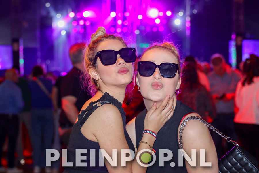 Publiek    Bezoekers (137)